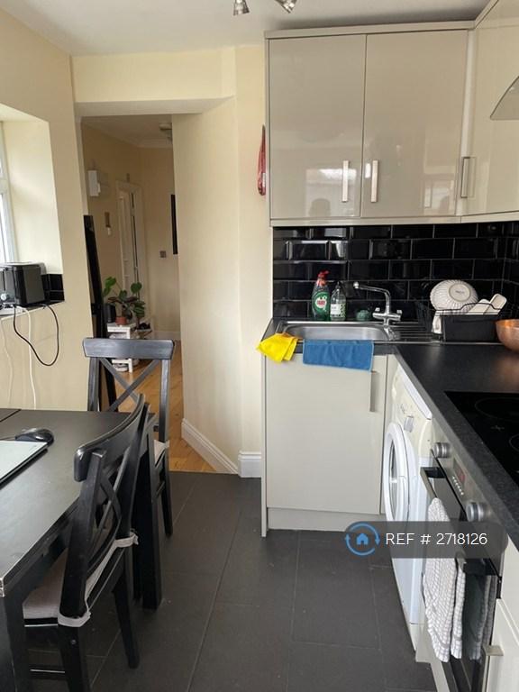2 bedroom flat in Rock Street, London, N4 (2 bed) (#2718126)