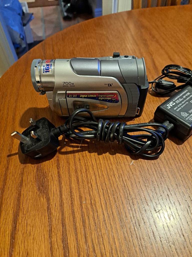 VGC working JVC digital video camera with charger lead