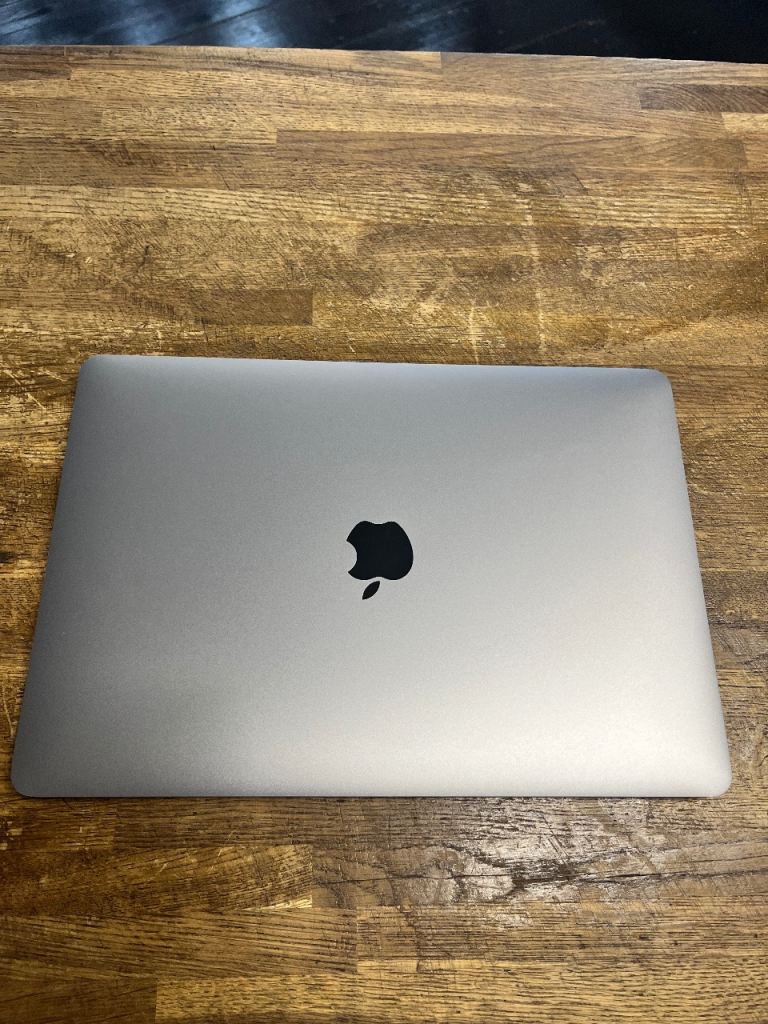 Apple MacBook Pro 13-inch 2017 2.3GHz Intel Core i5 8GB RAM 256GB SSD Space Grey Logic Pro Adobe 