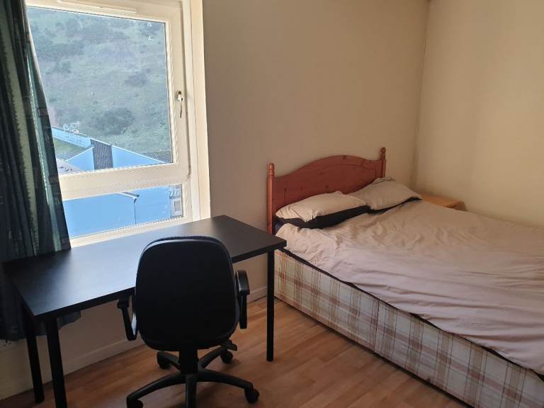 Student Preferred: Double Room Nr George Square Library 