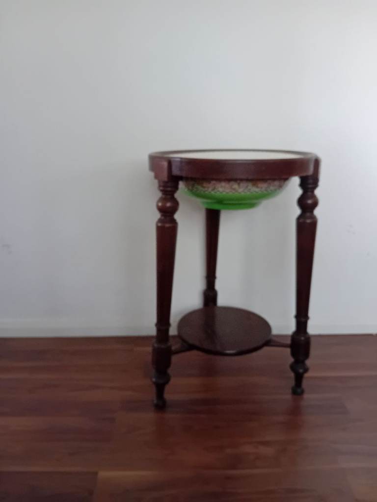 Early Victorian wah stand and wash bowl