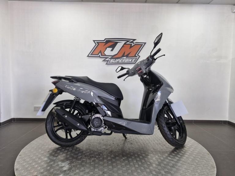 NEW MGB CORAL 125cc Automatic Scooter Learner Legal City Commuter Excellent M...