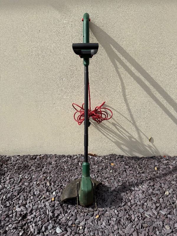 Bosch Electric Grass Trimmer - Green, Good Condition