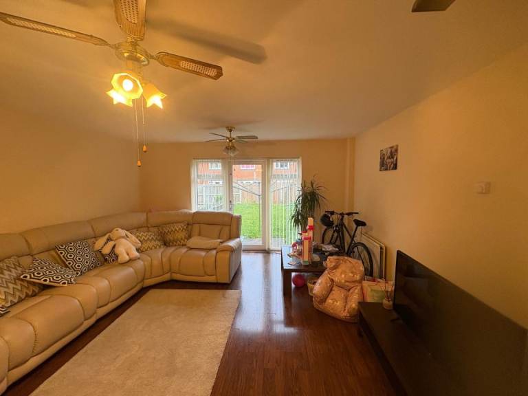 3 bed house looking for 2 bed house 