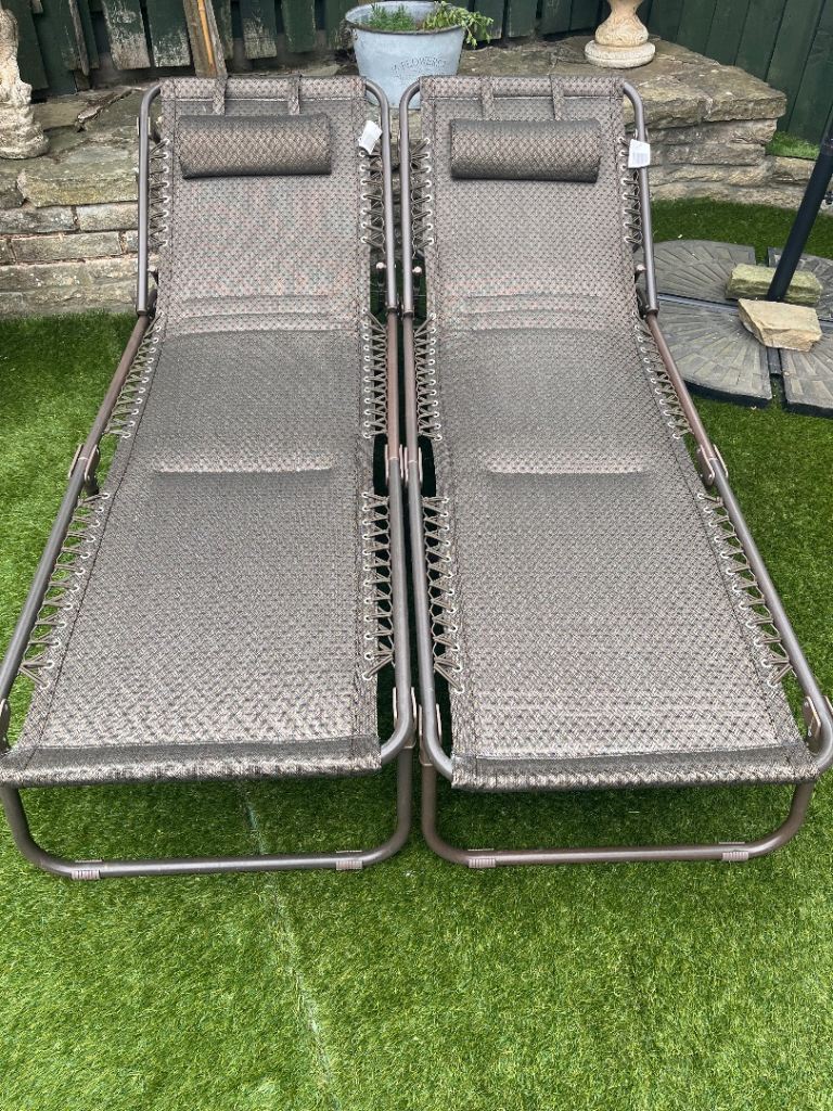 Garden sun loungers/beds