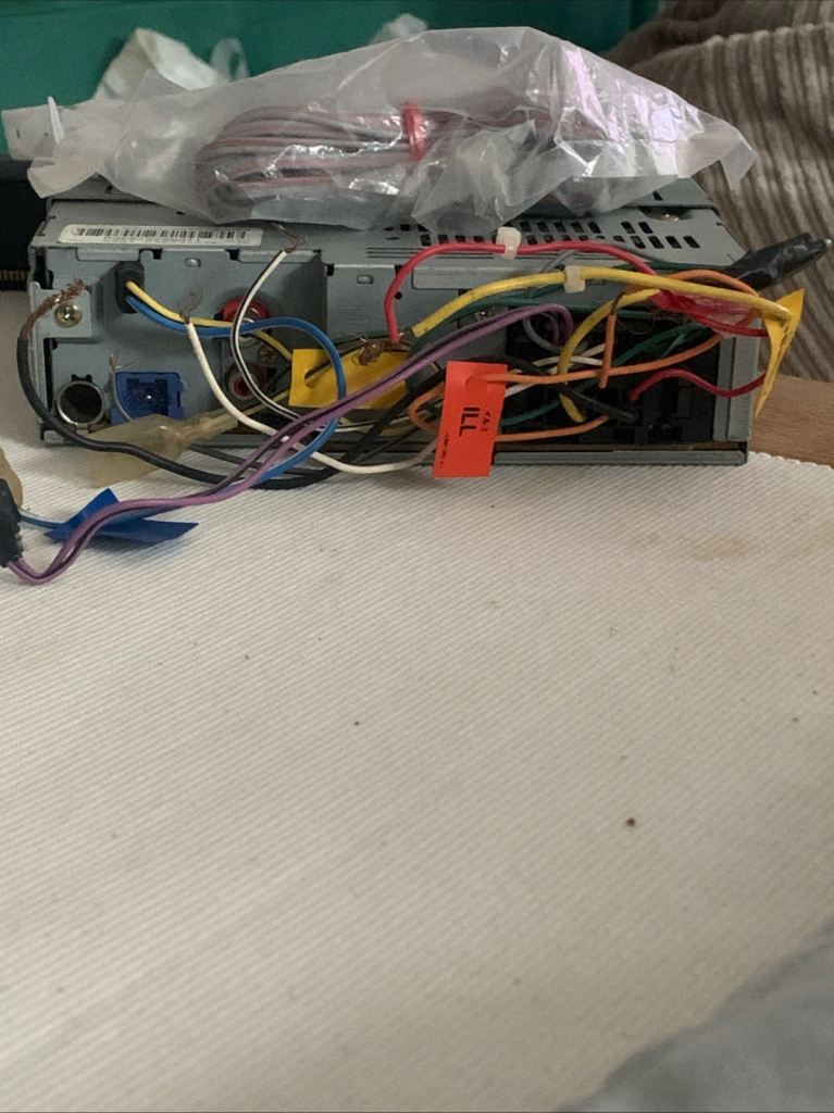 This is a Pioneer KEH-P6800R car radio