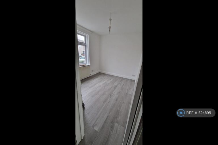 4 bedroom house in Cartwright Road, Dagenham, RM9 (4 bed) (#524695)