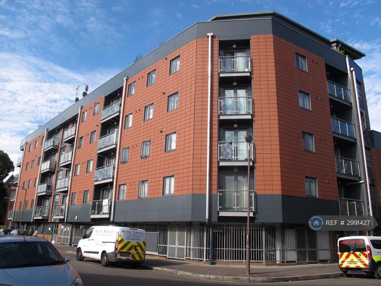 2 bedroom flat in Batwa House, London, SE16 (2 bed) (#2991427)