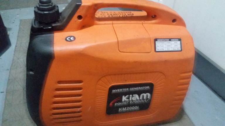 Kiam KM2000i Inverter Generator – Orange, Good Condition