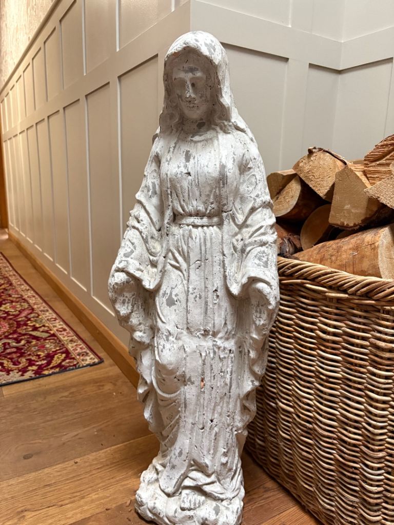 Lady/angel/nun figurine