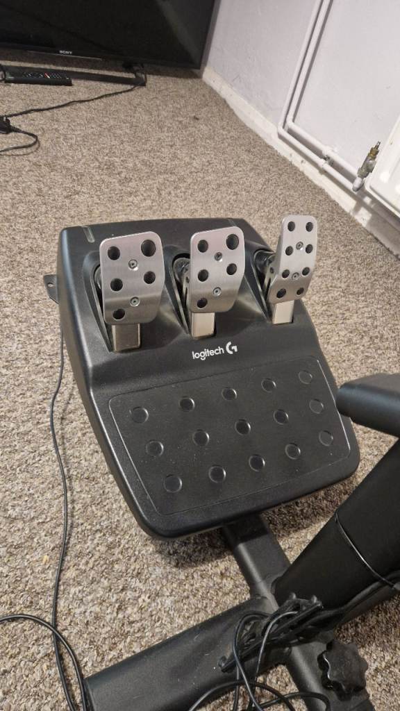 Logitech G920 wheel and pedals with Playseat active racing seat