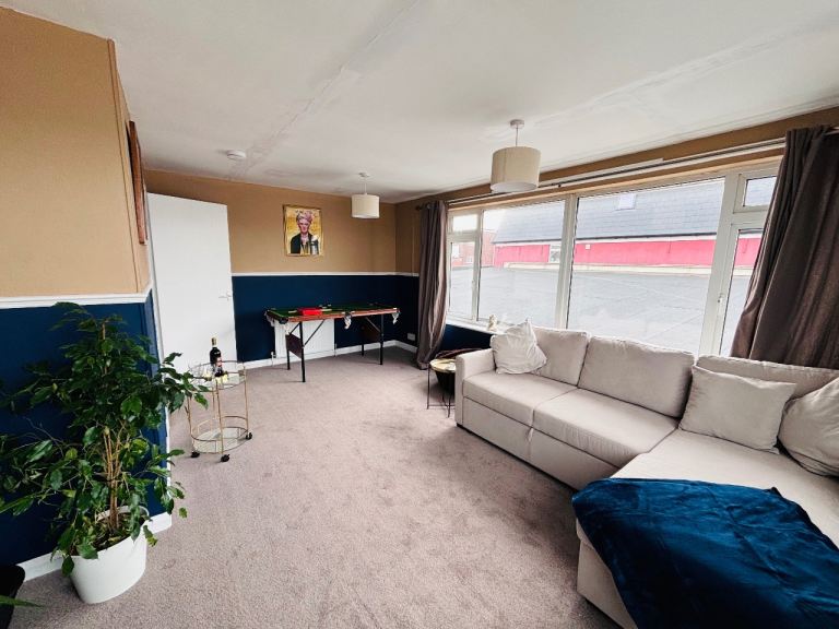 3 bedroom flat to rent 
