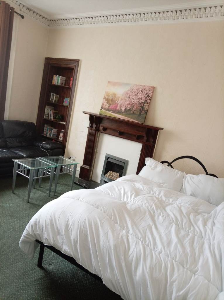 1 double or 1single Room for rent long term + bills