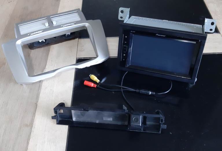 Toyota yaris Pioneer Stereo & Reverse Camera