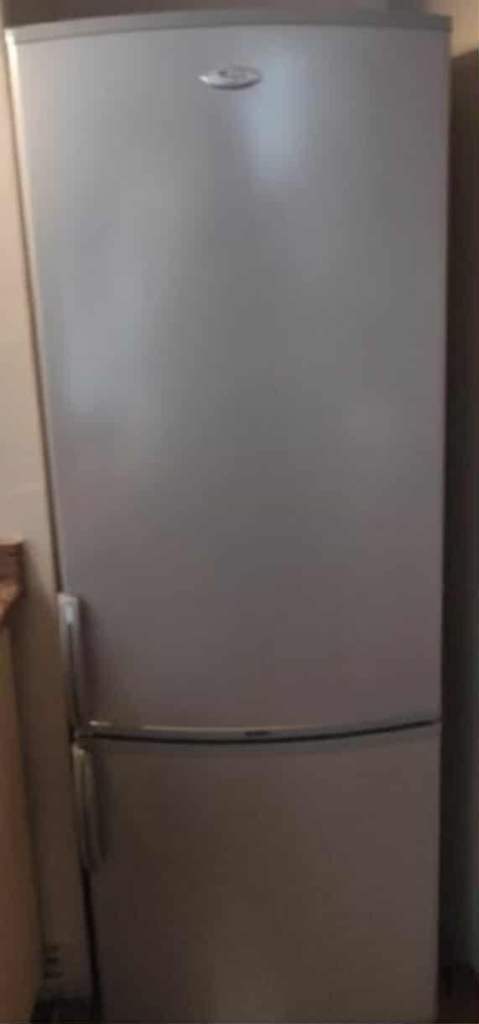 Whirlpool Freestanding Fridge Freezer – Silver, can deliver