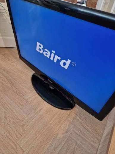 BAIRD 42" FREEVIEW TV WITH STAND 