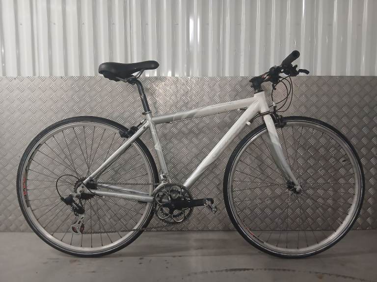 Mens carrera road bike 