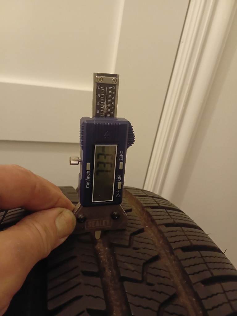 225/45/17 Apollo Alnac4G All season tyre