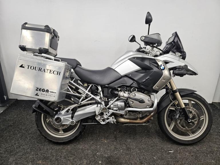 BMW R1200GS ** FULL LUGGAGE - HEATED GRIPS - SPOT LIGHTS **