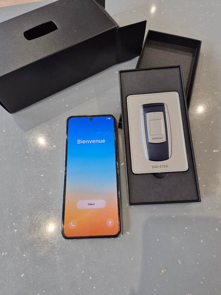 Samsung Galaxy Z Flip 5 512GB phone