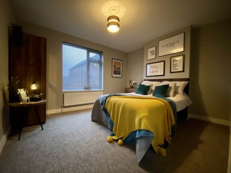 Spacious & Cosy En-suite Room for Rent – CV9 1DB