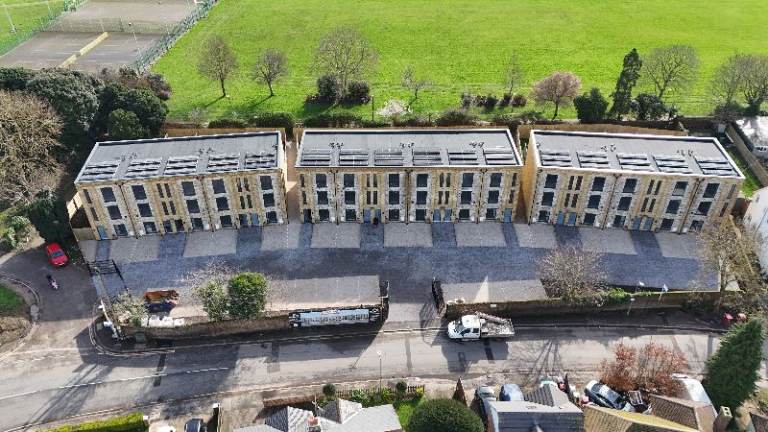 New-build 4-bed, 2.5-bath house on Upton Road