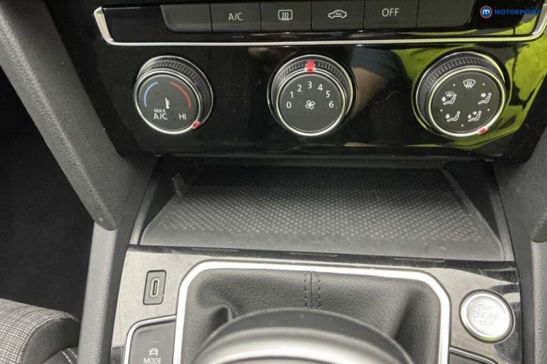 2021 Volkswagen Passat 2.0 TDI EVO SCR SE Nav 5dr ESTATE DIESEL Manual