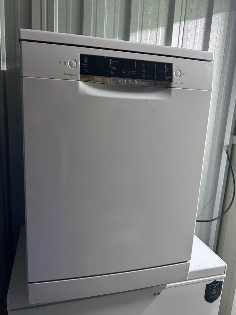 Bosch Dishwasher – White, Good Condition