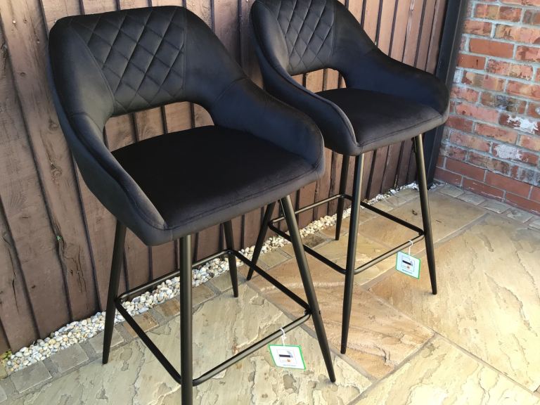 £84 (2) X BRAND NEW WAYFAIR PREMIUM RANGE BLACK VELVET ARMCHAIR BAR STOOLS, BARSTOOLS STOOLS
