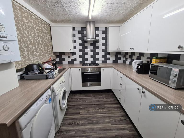 5 bedroom house in Banff Road, Manchester, M14 (5 bed) (#1078165)