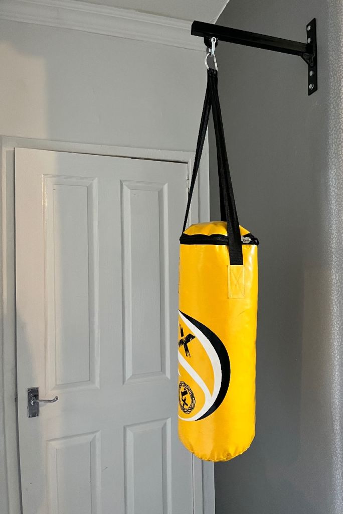 Kids punch bag and bar 