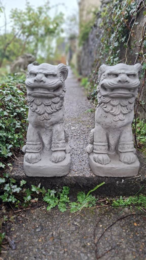 Chinese concrete foo lions