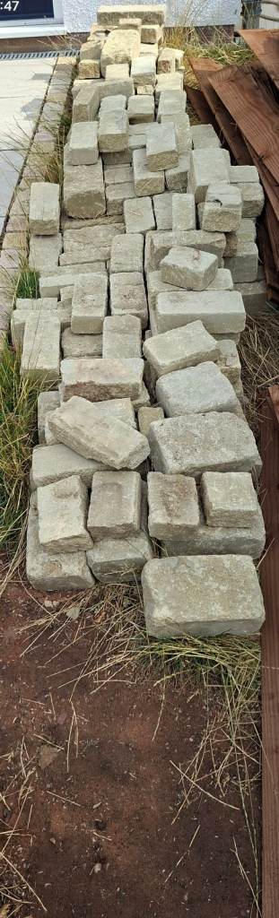 New Golden Buff (Tumbled) Stone Bricks/Blocks for Garden or Building Projects