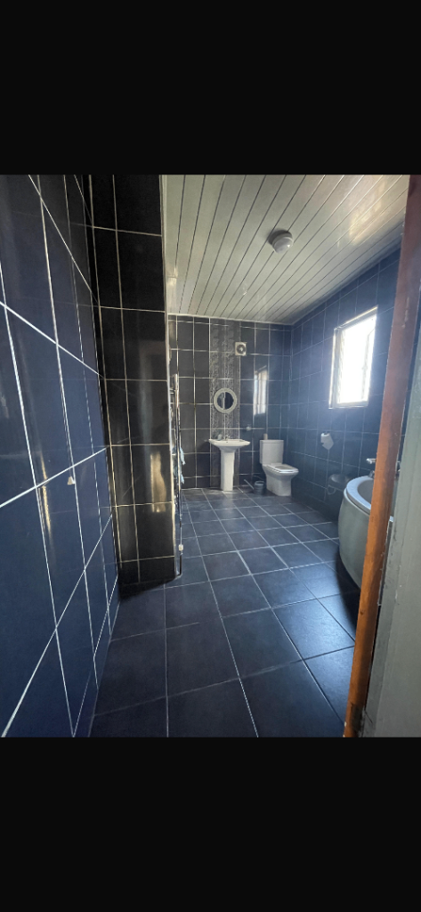 EXTREMELY LARGE FURNISHED DOUBLE ROOM