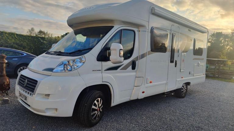 2013 Bessacarr E454 - Fixed French Bed - REMARKABLE CONDITION