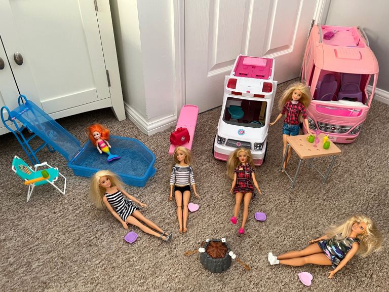 Barbie Camper Ban/Ambulance Set