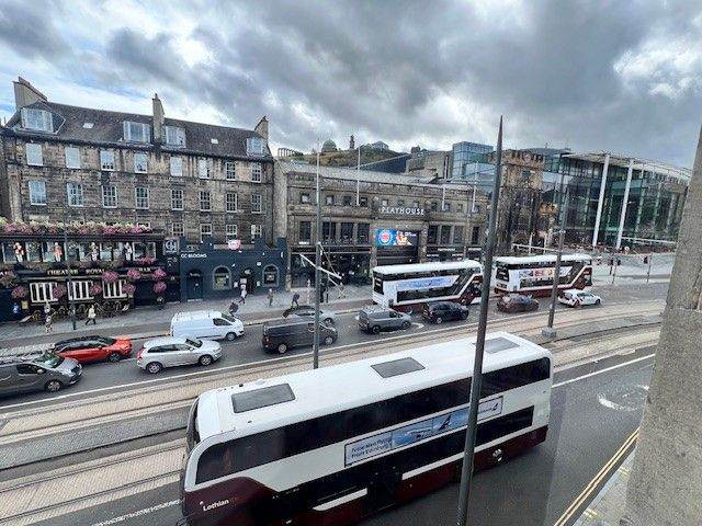 OUTSTANDING 4-BED STUDENT FLAT IN NEW TOWN ** OPEN VIEWING THURSDAY 30 APRIL **