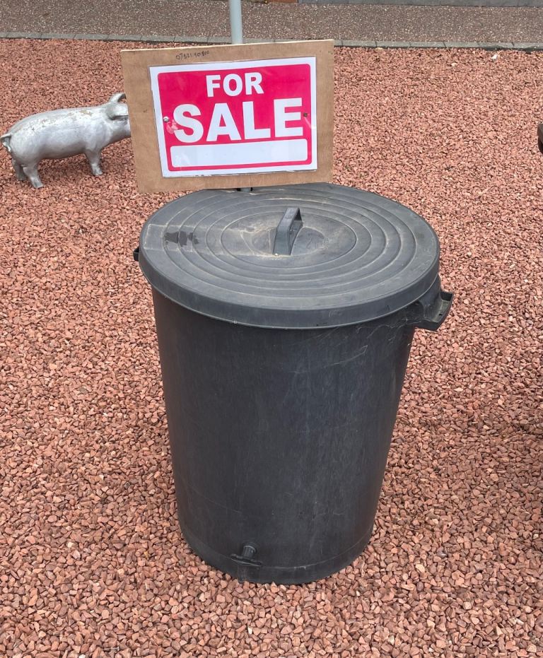 WATER BUTTS WITH STANDS
