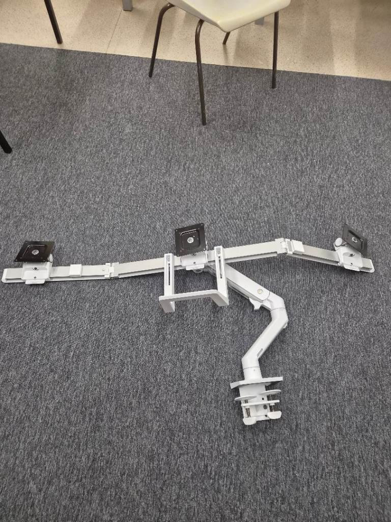 Tri monitor screen desk support arm