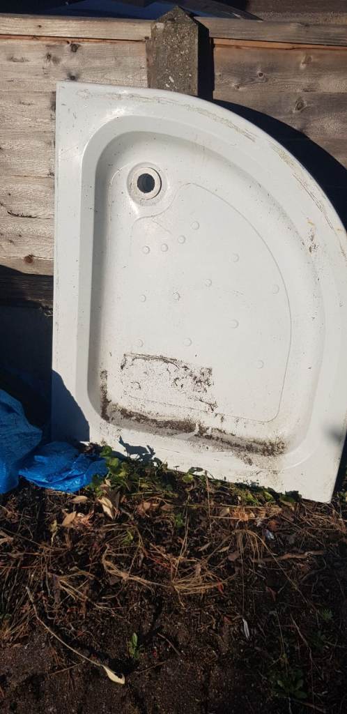 Quadrant Shower Tray – Needs a Good Clean