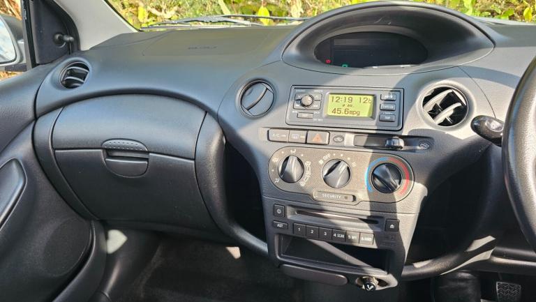 2005 Toyota Yaris 1.3 VVT-i Colour Collection 5dr HATCHBACK Petrol Manual