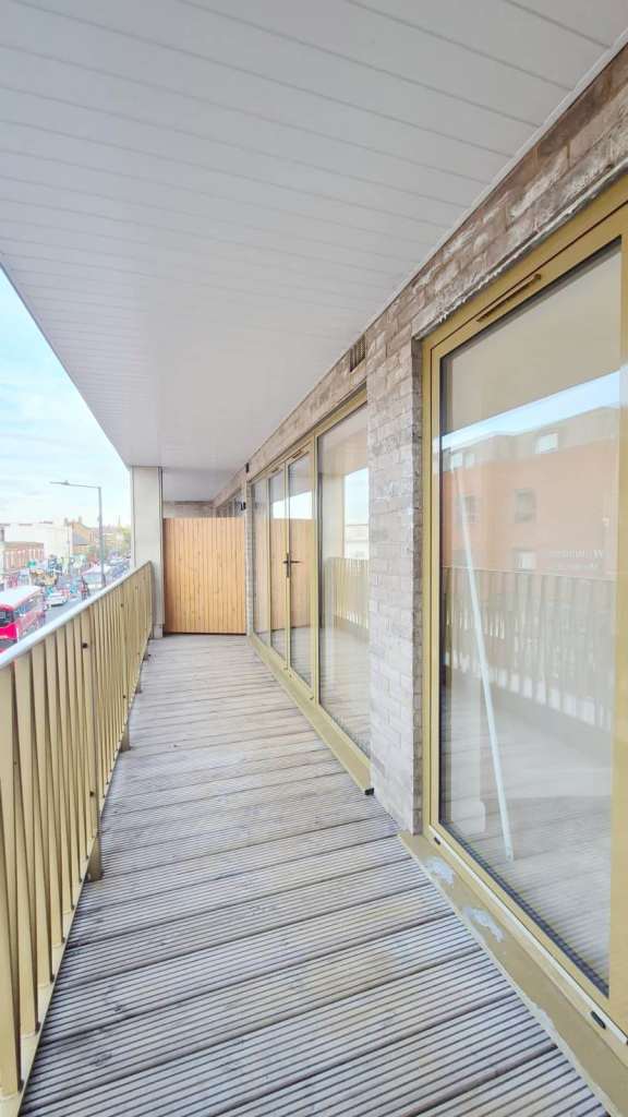 Spacious 2 bedroom flat for rent ideal for students and professionals