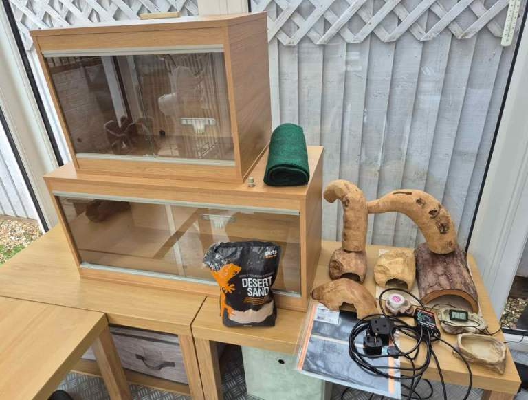 Vivarium bundle reptile lots of stuff VIVEXOTIC Oak effect x2