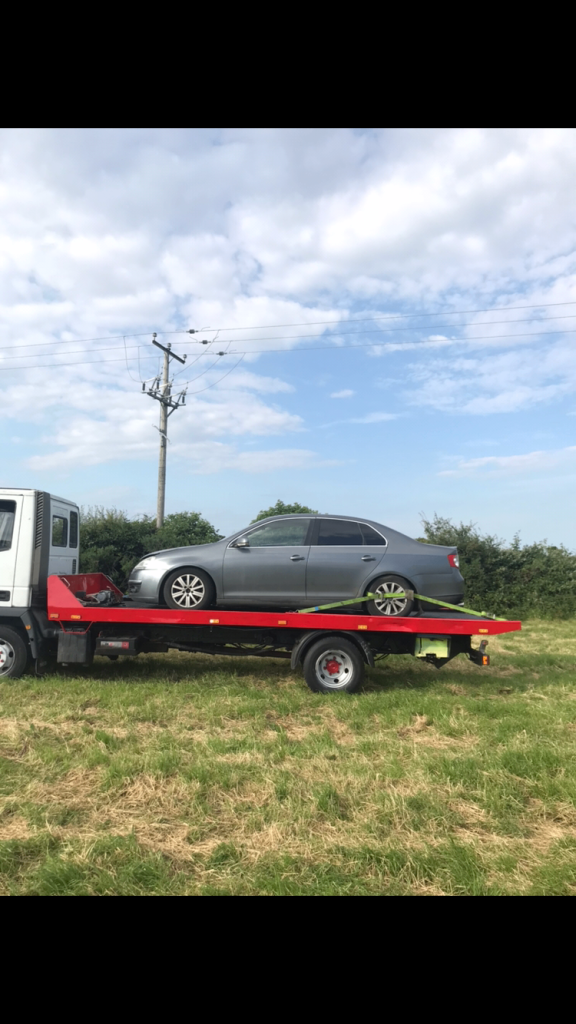 BREAKING GREY VOLKSWAGEN JETTA MK5 