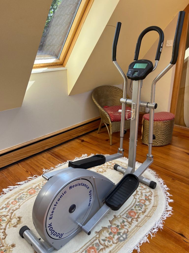 Cross trainer 