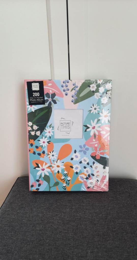 Floral Photo Album, 5x7in Prints, 200 Pockets, Flowers Hardcover, 28x20.5cm. Brand New. RRP £22!