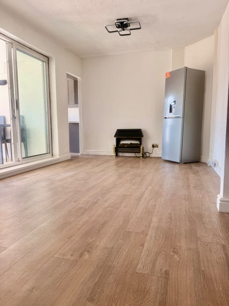 🏡 Three-Bedroom Bungalow To Rent – Carpenders Park 🏡