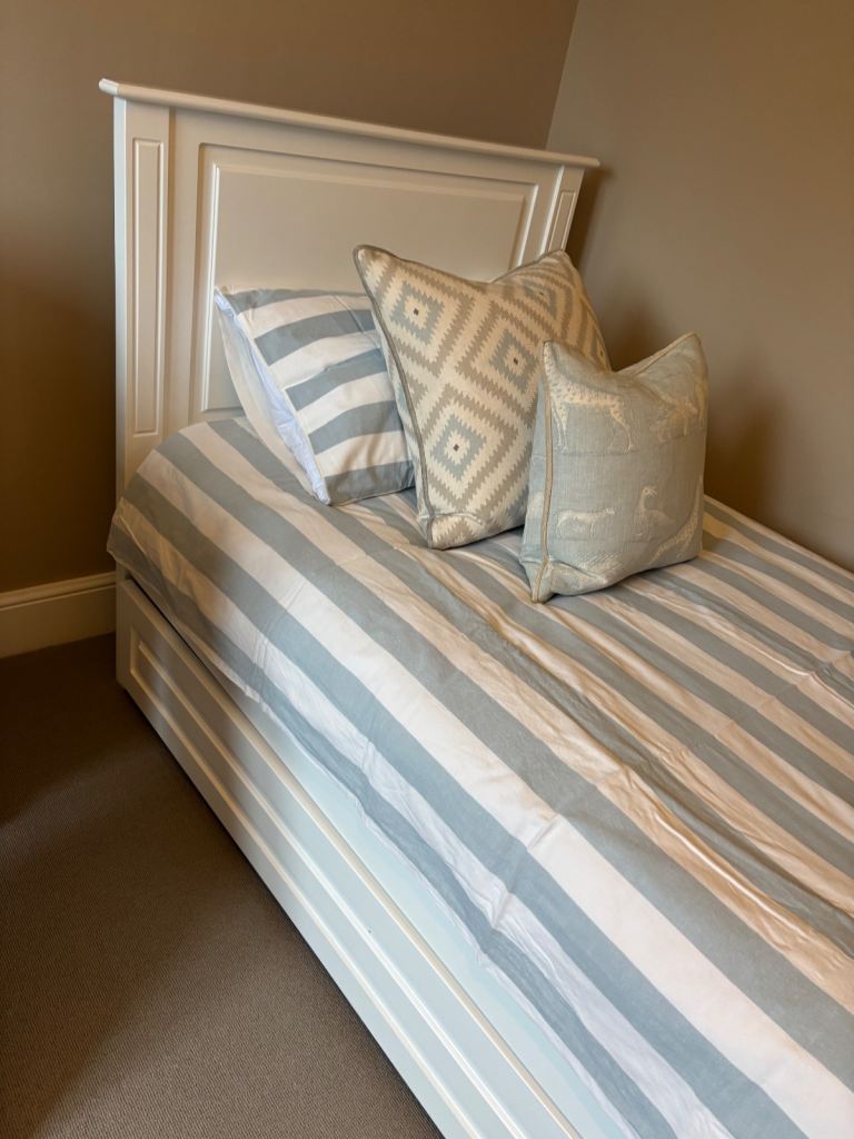 Little Lucy Willow single bed with pull out sleeper bed