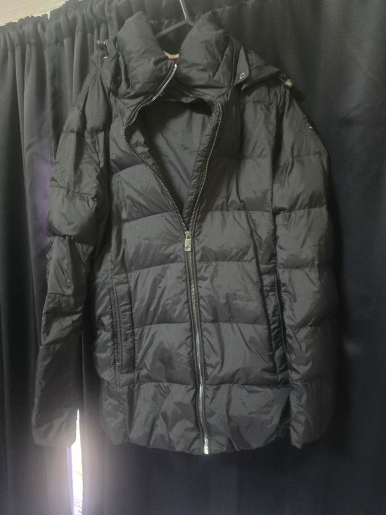 Tommy Hilfiger puffer jacket in size S,