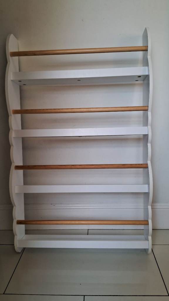 ***GOOD CONDITION *** wall mounted bookcase